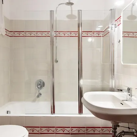Spacious Family Flat S. Spirito 8 Sleeps Apartment Florence